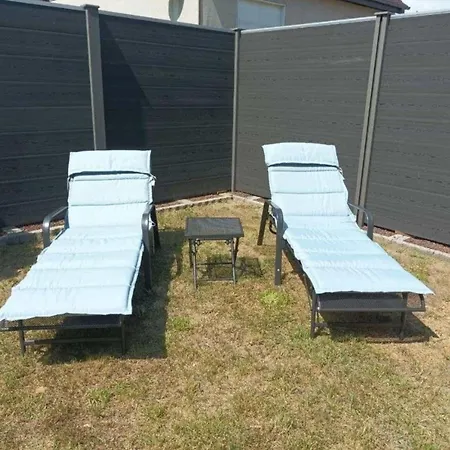 Am Haff, Vierbeiner Sind Bei Uns Herzlich Willkommen *